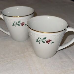 PRINCESS HOUSE VERANDA 1999 HOLIDAY CUPS W/18K GOLD TRIM VINTAGE EUC SET OF 2